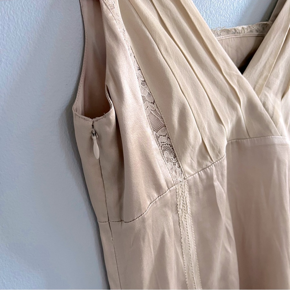 White House Black Market Silk Stretch Timeless V-Neck Tank Size 6 - Picture 8 of 10